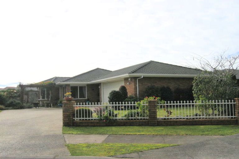 Photo of property in 21 Mullagh Place, East Tamaki Heights, Auckland, 2016