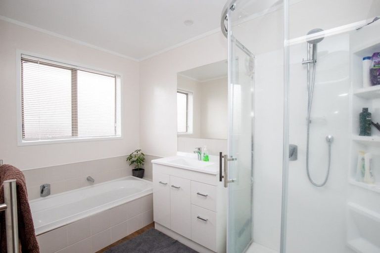 Photo of property in 22 Mahana Road, Ngatea, 3503