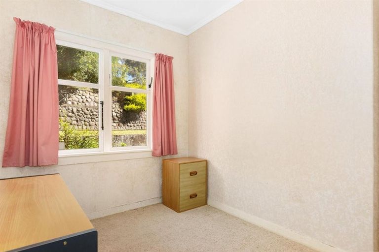Photo of property in 4 Tainui Terrace, Tawa, Wellington, 5028