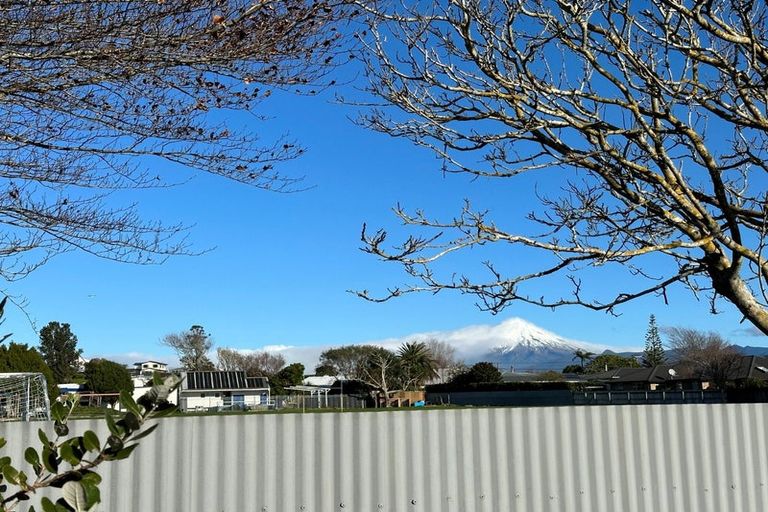 Photo of property in 14 Karaka Street, Merrilands, New Plymouth, 4312