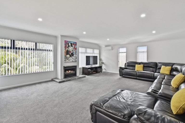 Photo of property in 16 Pat O'connor Place, Manurewa, Auckland, 2105