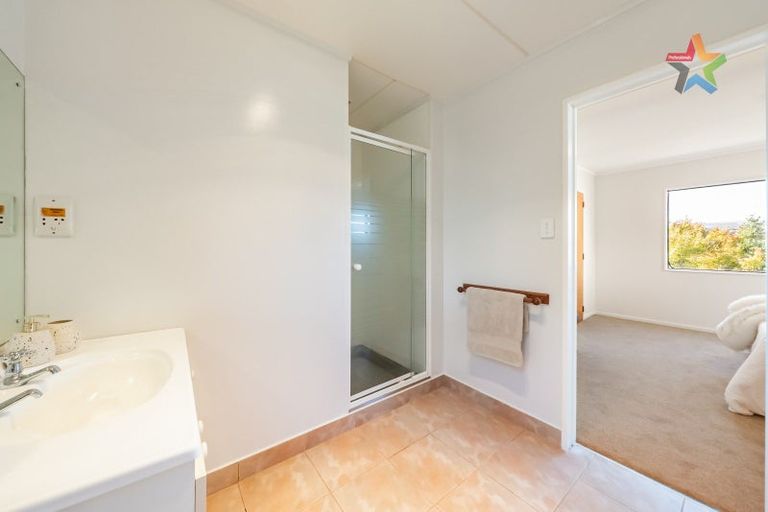 Photo of property in 14 Shackle Lane, Whitby, Porirua, 5024