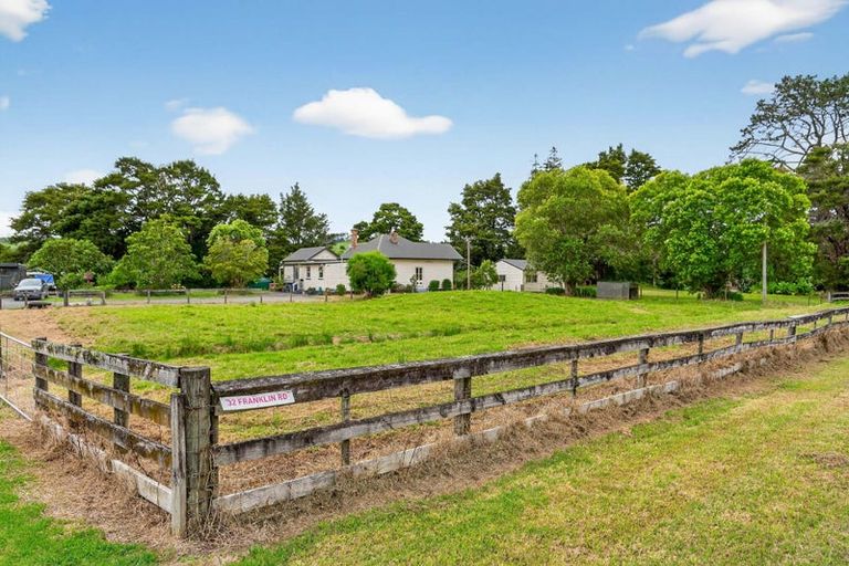 Photo of property in 32 Franklin Road, Paparoa, 0571