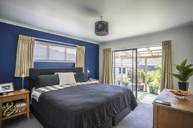 Photo of property in 131 Chelsea View Drive, Chatswood, Auckland, 0626