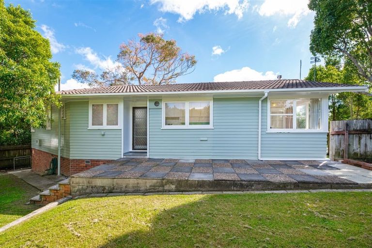 Photo of property in 2 Ashbourne Place, Glendene, Auckland, 0602