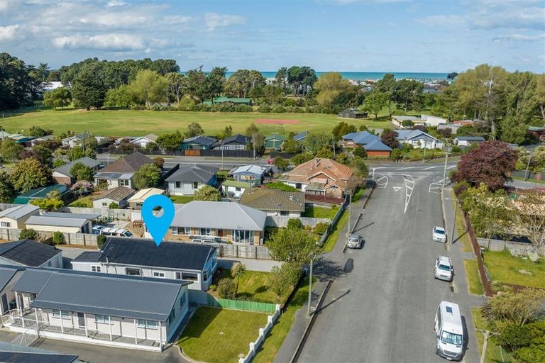 Photo of property in 16 Rawson Street, New Brighton, Christchurch, 8083
