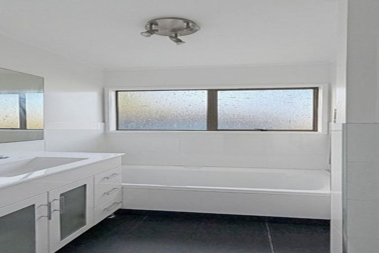 Photo of property in 4 Nearco Street, Randwick Park, Auckland, 2105