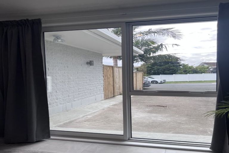 Photo of property in 1/66 Takutai Avenue, Half Moon Bay, Auckland, 2012