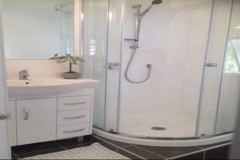 Photo of property in 2/27 Salem Place, Torbay, Auckland, 0630