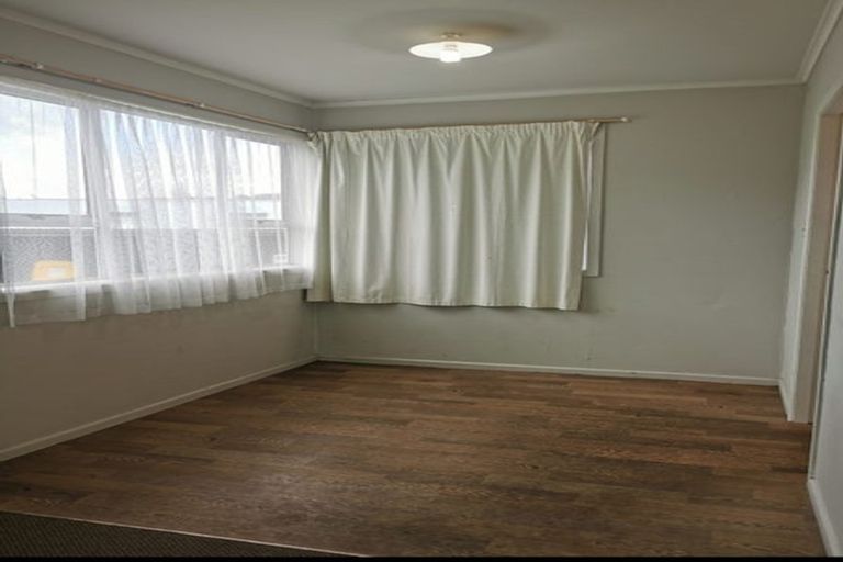 Photo of property in 23 Barron Drive, Green Bay, Auckland, 0604