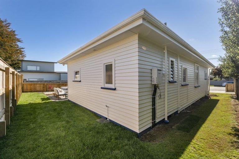 Photo of property in 164 Mangorei Road, Merrilands, New Plymouth, 4312