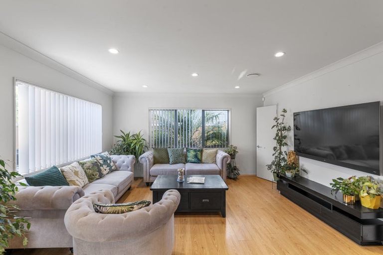 Photo of property in 8 Scotsmoor Drive, Wattle Downs, Auckland, 2103