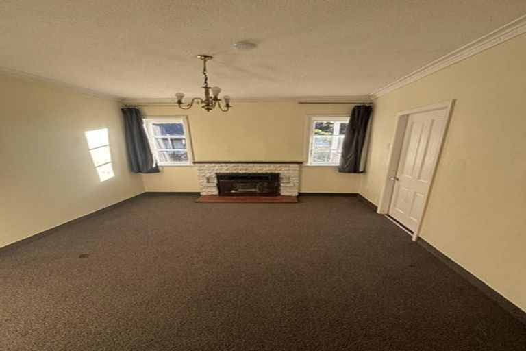 Photo of property in 42 Kamahi Street, Stokes Valley, Lower Hutt, 5019