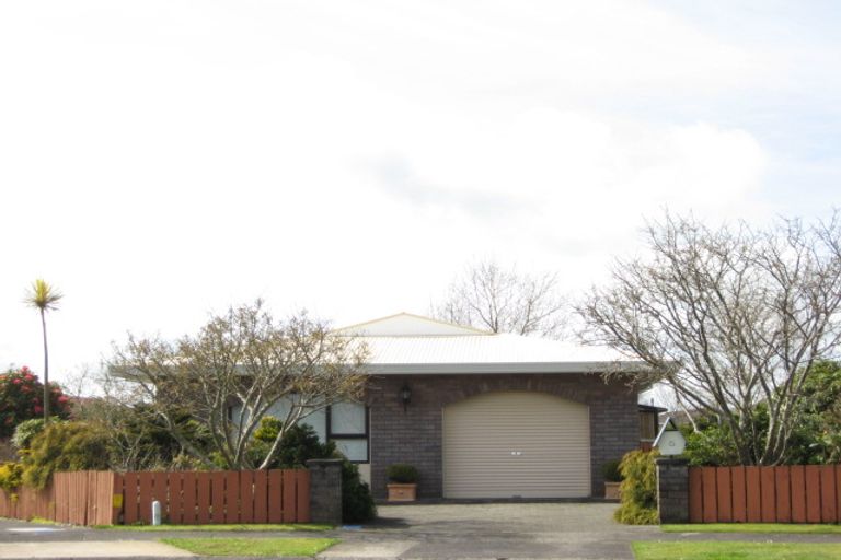 Photo of property in 5 Kamahi Place, Inglewood, 4330