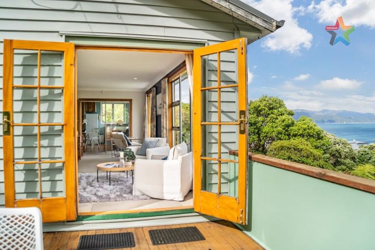 Photo of property in 2 Singers Road, Korokoro, Lower Hutt, 5012