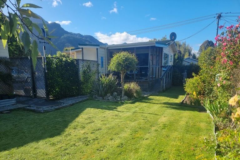 Photo of property in 7 Hampden Street, Murchison, 7007