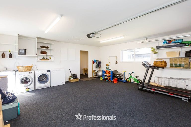 Photo of property in 21 Salisbury Crescent, Wallaceville, Upper Hutt, 5018