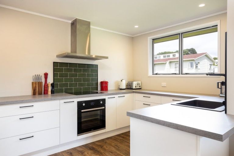 Photo of property in 119 Riversdale Drive, Merrilands, New Plymouth, 4312