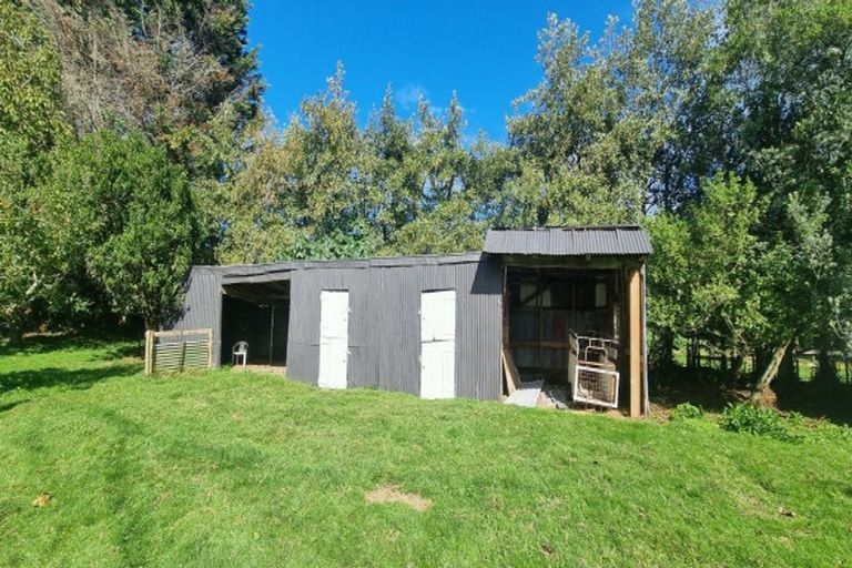 Photo of property in 100 Mcleavey Road, Ohau, Levin, 5570