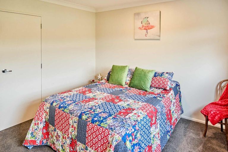 Photo of property in 38 Speldhurst Grove, Stokes Valley, Lower Hutt, 5019