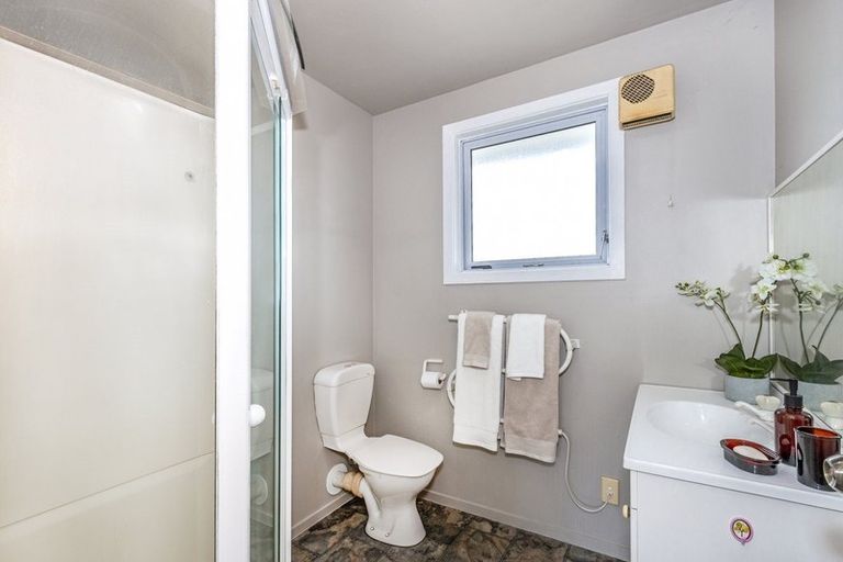 Photo of property in 71 Denise Crescent, Hornby, Christchurch, 8042