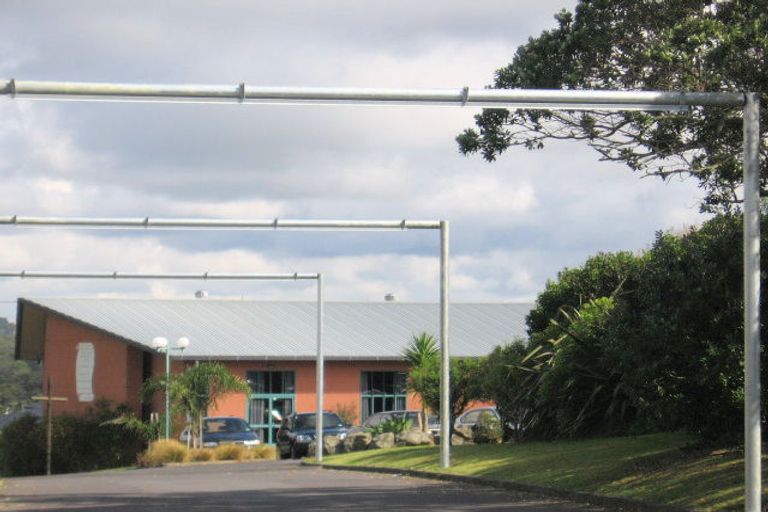 Photo of property in 826 East Coast Road, Oteha, Auckland, 0630