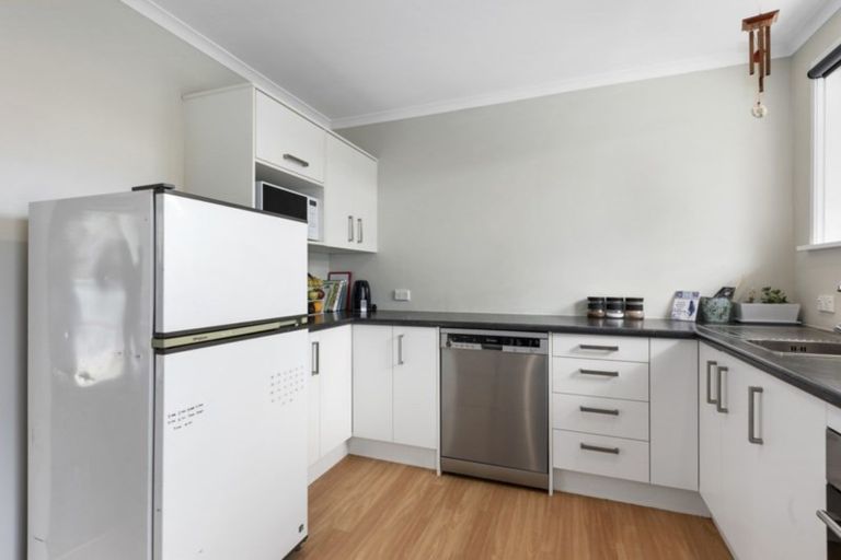 Photo of property in 2/76 Clouston Park Road, Clouston Park, Upper Hutt, 5018