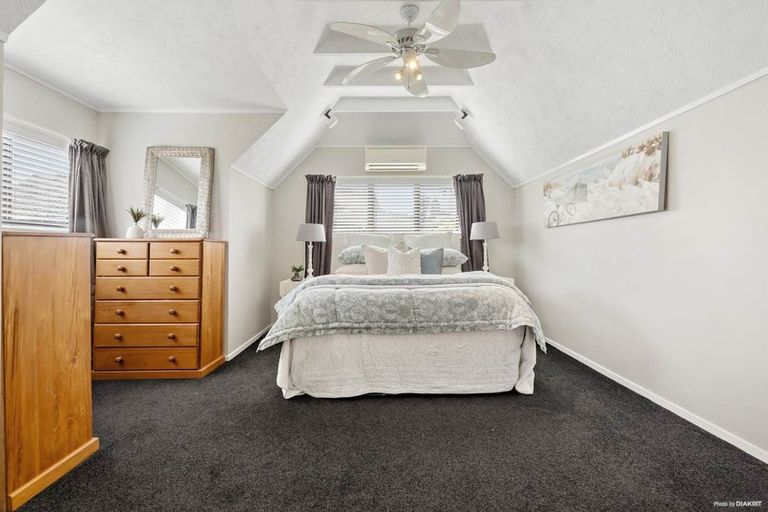 Photo of property in 4 Citation Way, Botany Downs, Auckland, 2010