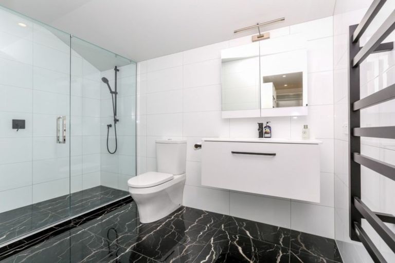 Photo of property in 116 Vivian Street, New Plymouth, 4310