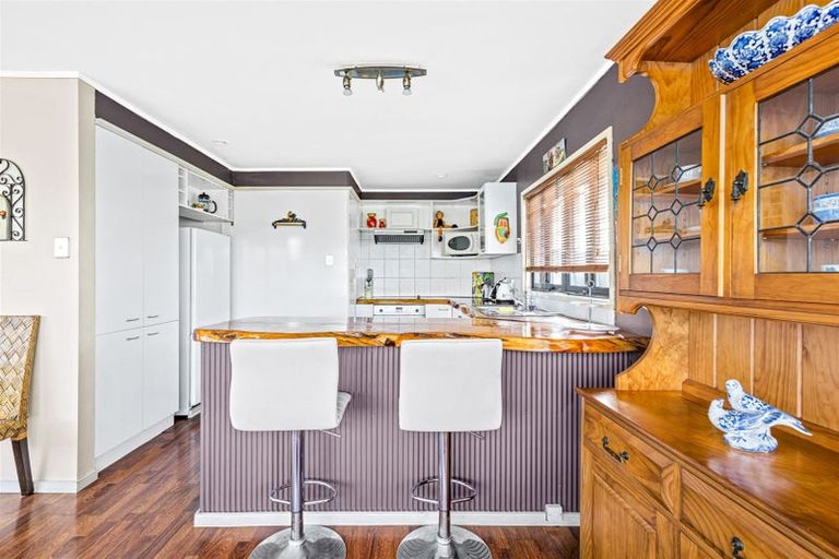 Photo of property in 689 Beach Road, Rothesay Bay, Auckland, 0630