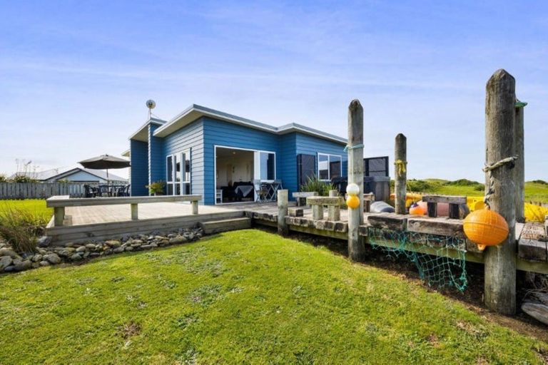 Photo of property in 6 Ironsands, Waverley, 4591