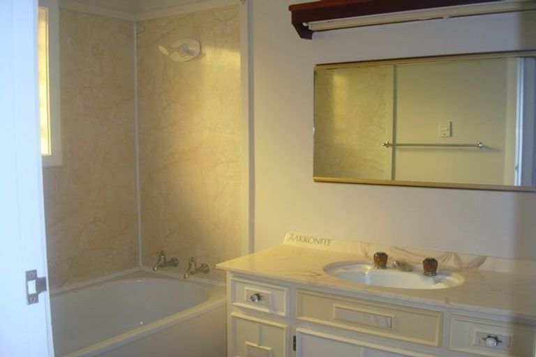 Photo of property in 19a Crescent Court, Melville, Hamilton, 3206