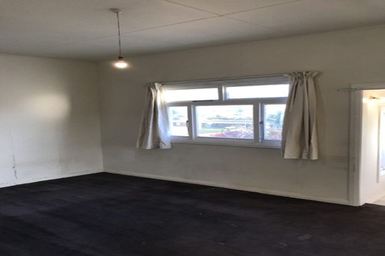 Photo of property in 16 Egmont Street, Castlecliff, Whanganui, 4501
