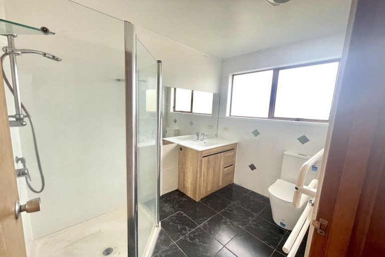 Photo of property in 9 Darren Crescent, Half Moon Bay, Auckland, 2012