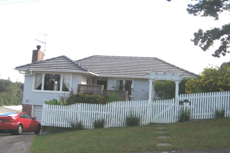 Photo of property in 11a Radiata Lane, Chatswood, Auckland, 0626