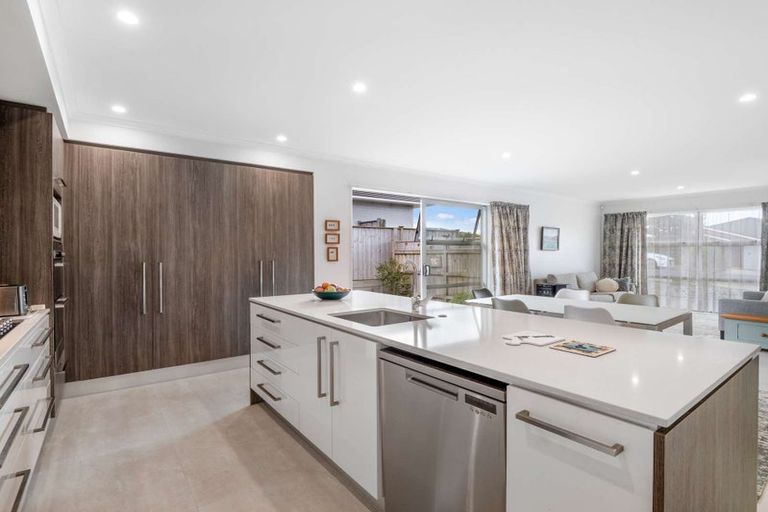 Photo of property in 3 Taikura Avenue, Red Beach, 0932