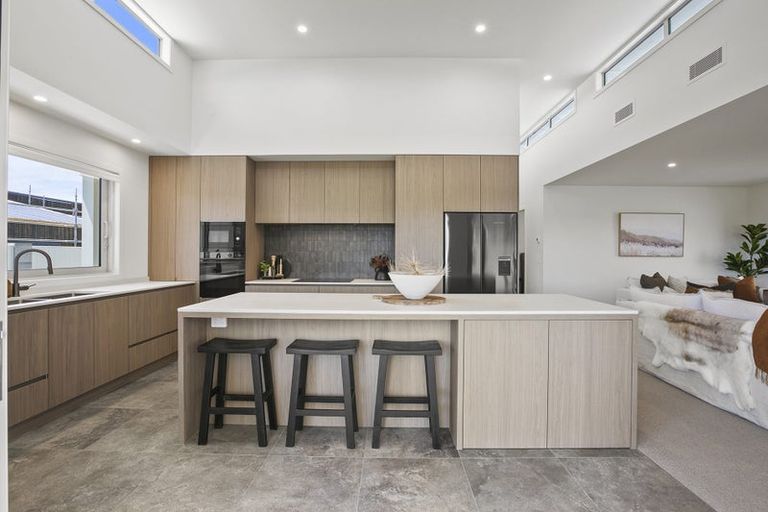 Photo of property in 63 Mangorei Road, Strandon, New Plymouth, 4312