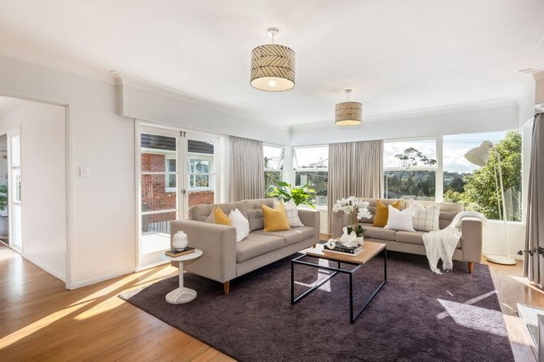 Photo of property in 33 Pupuke Road, Birkenhead, Auckland, 0627