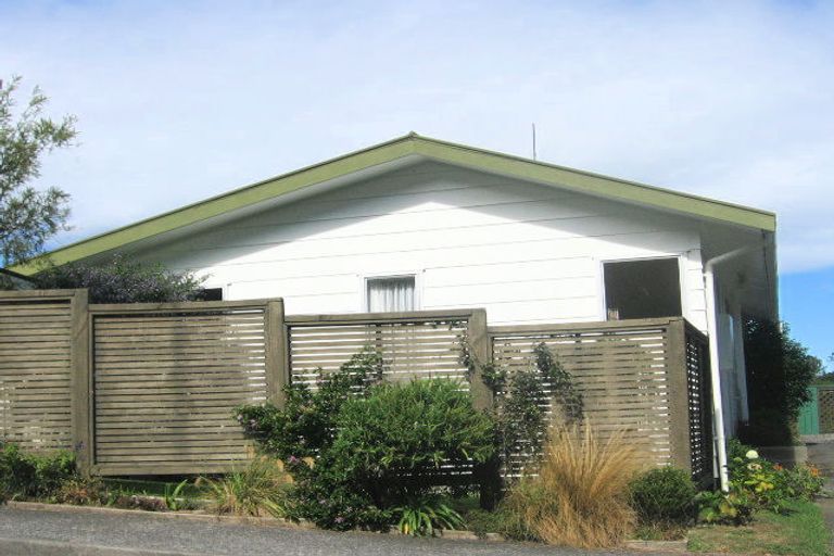 Photo of property in 8b Ngarimu Grove, Ngaio, Wellington, 6035