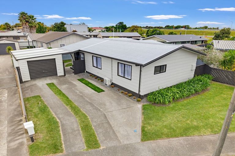 Photo of property in 1/17 Atherfold Crescent, Greenmeadows, Napier, 4112