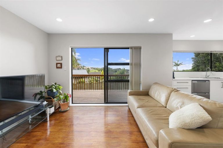 Photo of property in 181 Carlisle Road, Northcross, Auckland, 0632