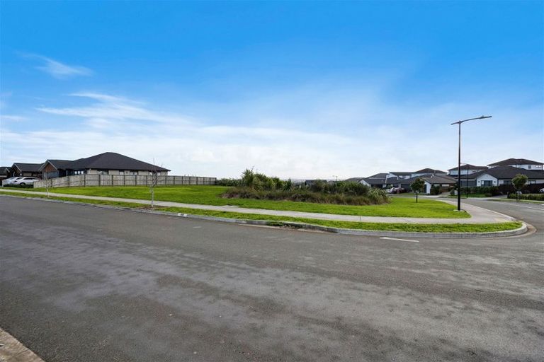 Photo of property in 70 Twin Parks Rise, Papakura, 2110