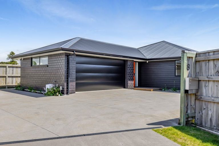 Photo of property in 8 Wheki Lane, Inglewood, 4330