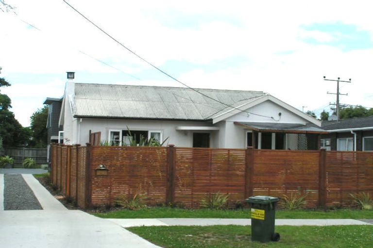 Photo of property in 2/92 Eversleigh Road, Belmont, Auckland, 0622