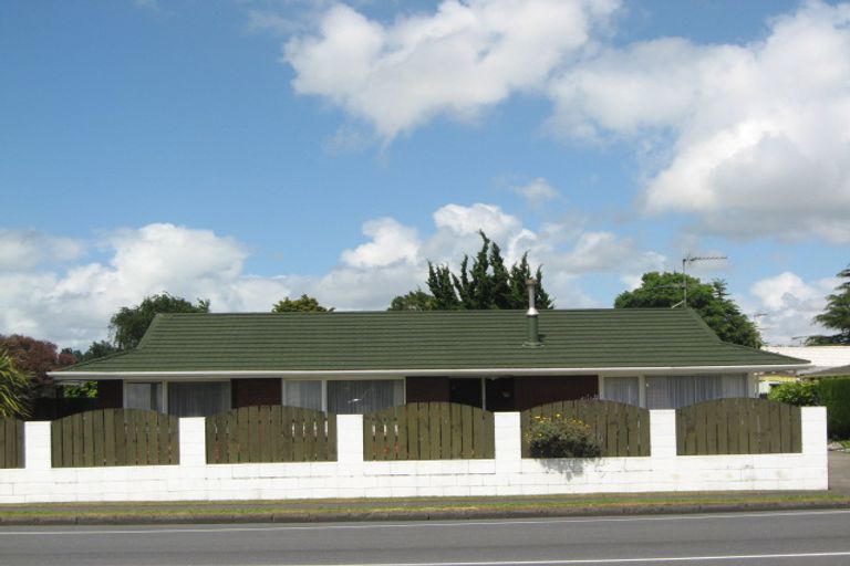 Photo of property in 33 Great South Road, Takanini, 2112
