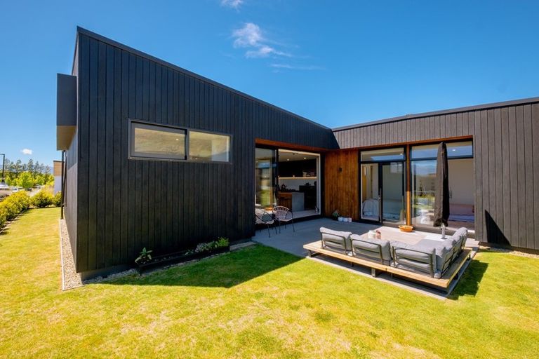 Photo of property in 19 Stackbrae Avenue, Wanaka, 9305