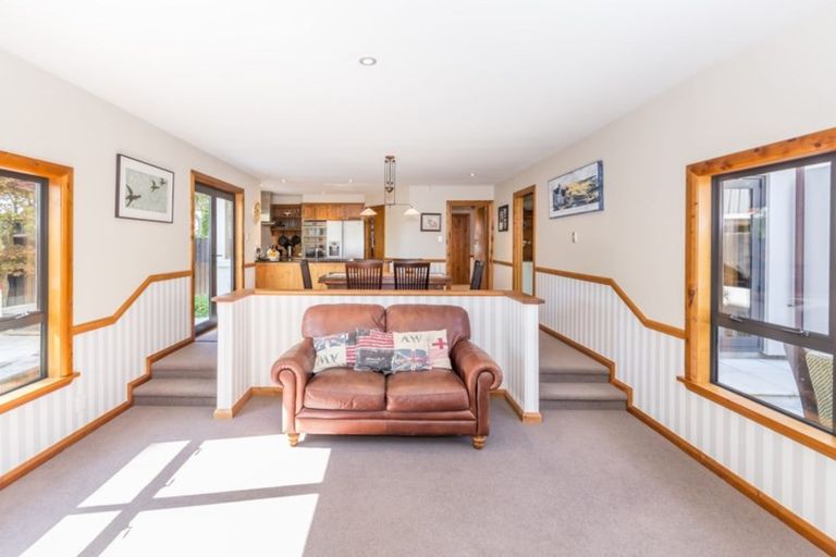 Photo of property in 374 Sawyers Arms Road, Harewood, Christchurch, 8051