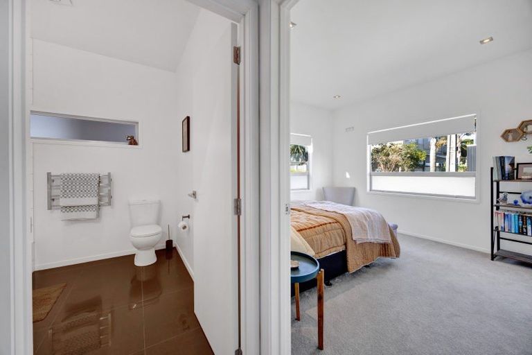 Photo of property in 2/5 Beach Street, Fitzroy, New Plymouth, 4312