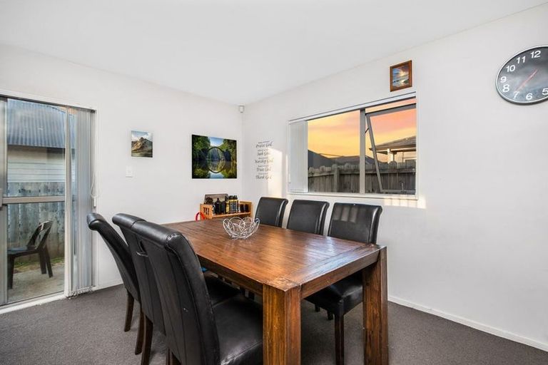 Photo of property in 98 Popokatea Drive, Takanini, 2112