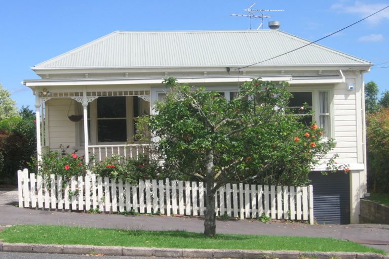 Photo of property in 17 Ewen Alison Avenue, Devonport, Auckland, 0624
